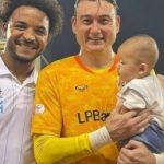 Văn Lâm 'xin vía' đá bóng giỏi của Xuân Son cho con trai adt1758678635 7015 4041 1749 anh cat 3 2 auto cropjpg