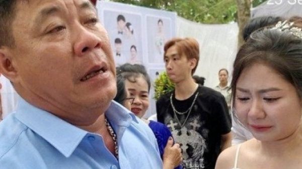 20 năm 'gà trống nuôi con', ông bố Nghệ An bật khóc tiễn con gái về nhà chồng adt1758857091 20 nam ga trong nuoi con ong bo nghe anh cat 3 2 auto cropjpg