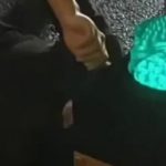 Người đàn ông bị kẹt đầu trong cột đèn 40 phút, vẫn thản nhiên lướt điện thoại adt1758857352 nguoi dan ong bi ket dau trong cot d anh cat 3 2 auto cropjpg