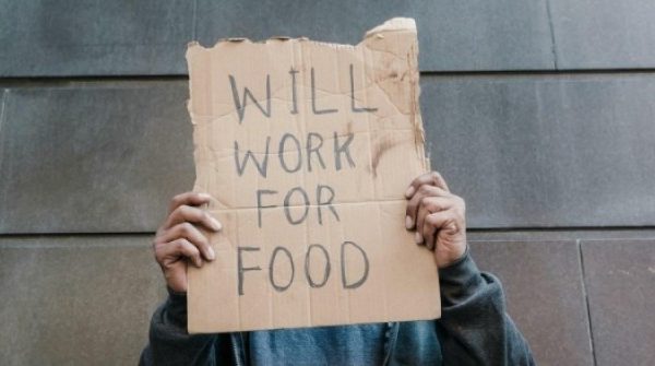 Những bẫy vô hình giữ chân người nghèo 30 Những bẫy vô hình giữ chân người nghèo adt1758962106 nguoi ngheo 0469 0 9461 8782 0802 anh cat 3 2 auto cropjpg