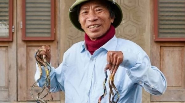 Người đàn ông Việt lập kỷ lục Guinness móng tay dài nhất thế giới adt1759285049 18 f1fc 48e3 9807 95344b 4073 7622 7 anh cat 3 2 auto cropjpg