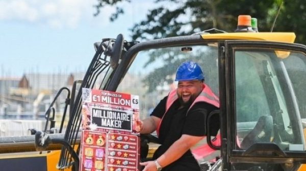 Trúng số 35 tỷ đồng, anh thợ xây bỏ việc, ăn chơi và cái kết đắng sau 3 tháng adt1759832316 trung so 35 ty dong anh tho xay bo v anh cat 3 2 auto cropjpg