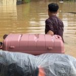 Cha kéo bè đưa con vượt lũ đi du học adt1760256140 bo ke o 1289 1486 7957 1555 anh cat 3 2 auto cropjpg