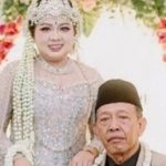 Ông lão 74 tuổi cưới vợ kém 50 tuổi, sính lễ 4,7 tỷ đồng khiến dân mạng dậy sóng adt1760338966 ong lao 74 tuoi cuoi vo kem 50 tuoi anh cat 3 2 auto cropjpg