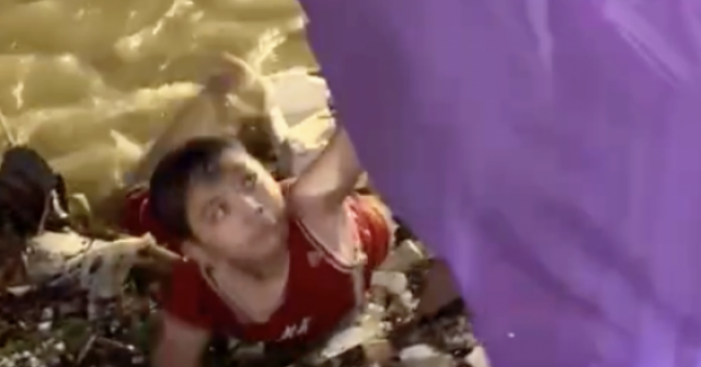 Cứu sống bé trai trôi dạt giữa sông Hàn trong đêm adt1761786275 nhmnhnh30lc 3303 4302 3974 anh cat 3 2 auto croppng 1