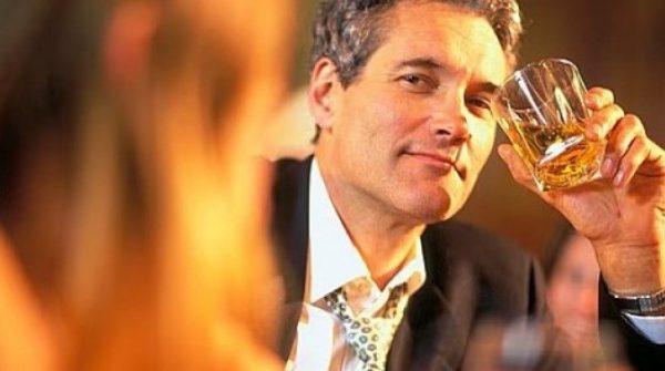 Bi kịch 'trâu già gặm cỏ non' adt1761957049 179 01 image a 2 1 5019 6211 9773 anh cat 3 2 auto cropjpg