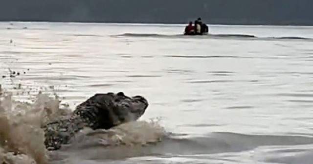 Du khách kinh hãi khi thấy thứ đáng sợ nổi lên từ dưới nước adt1762308990 01 3710 0 0 671 1280 crop 1510 anh cat 3 2 auto cropjpg 1