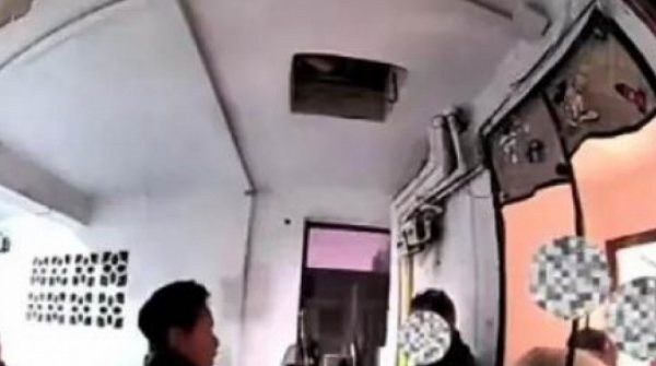 Nhắc hàng xóm không đổ rác bừa bãi, cô gái bị nhóm người đánh dã man adt1762479037 nhac hang xom khong do rac bua bai c anh cat 3 2 auto cropjpg