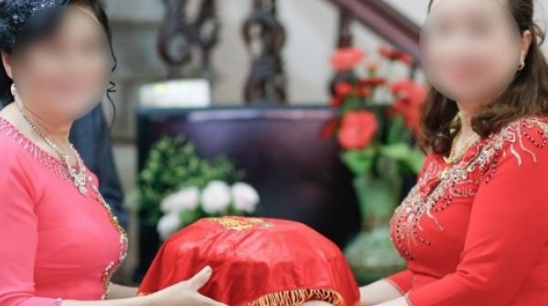 Nghe thông gia nghèo nói về sính lễ, mẹ chú rể bật khóc giữa cuộc gọi adt1762498910 nghe thong gia ngheo noi ve sinh le anh cat 3 2 auto cropjpg