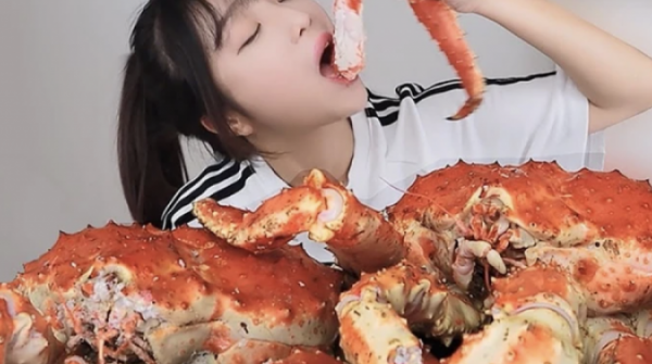 'Thánh mukbang' phải lắp răng giả vì ăn quá nhiều adt1762843113 a nh ma n hi nh 2025 11 11 lu 6540 5 anh cat 3 2 auto croppng