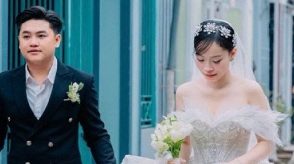 Đám cưới 'nhiều nhầm lẫn' của cặp đôi hàng xóm, nhà cách nhau 10m ở Hà Nội adt1763251212 dam cuoi nhieu nham lan cua cap doi anh cat 3 2 auto cropjpg