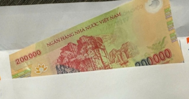 Cầm 200 nghìn đi đám giỗ, thông gia nghèo bất ngờ khi gia chủ trả lại phong bì adt1763272985 cam 200 nghin di dam gio thong gia n anh cat 3 2 auto cropjpg 1