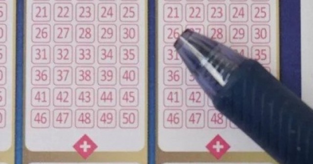 adt1763523545-trung-so-102-ty-dong-nguoi-chong-u70-anh-cat-3-2-auto-cropjpg-1 Trúng số 102 tỷ đồng, người chồng U70 'giả nghèo' để lừa vợ và cái kết adt1763523545 trung so 102 ty dong nguoi chong u70 anh cat 3 2 auto cropjpg 1