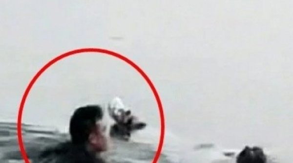 Người bán khoai lang lao xuống hồ nước lạnh cứu phụ nữ suýt chết đuối adt1763612289 nguoi ban khoai lang lao xuong ho nu anh cat 3 2 auto cropjpg