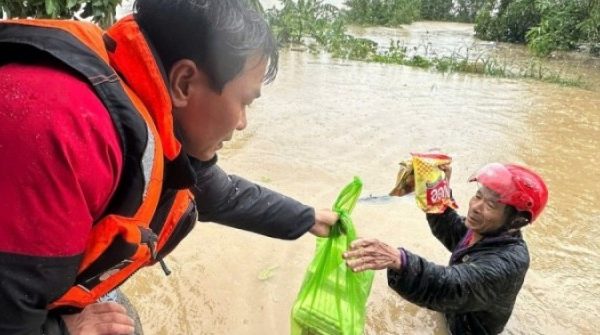 Người vùng lũ cần cứu trợ gì lúc này? adt1763946320 z2 4ac93792a 1250 1811 5794 anh cat 3 2 auto cropjpg 1