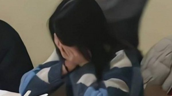 Họp lớp và 'góc khuất' gây đỏ mặt: Trò vui vô hại hay cú tát vào hôn nhân? 26 Họp lớp và 'góc khuất' gây đỏ mặt: Trò vui vô hại hay cú tát vào hôn nhân? adt1763946506 hop lop 2 43868 0 0 400 640 crop 603 anh cat 3 2 auto cropjpg