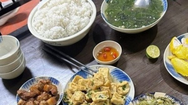 Đi cứu trợ Đắk Lắk, đoàn Thái Nguyên nhận bữa cơm ấm lòng từ chủ quán Ninh Bình 27 Đi cứu trợ Đắk Lắk, đoàn Thái Nguyên nhận bữa cơm ấm lòng từ chủ quán Ninh Bình adt1764117505 di cuu tro dak lak doan thai nguyen anh cat 3 2 auto cropjpg