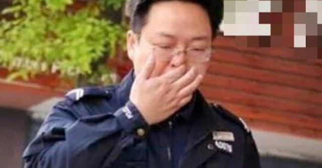 Tưởng đổi đời khi tốt nghiệp đại học top đầu, chàng trai vỡ mộng khi đi làm: 20 năm không dám họp lớp adt1764143464 dai hoc 2 7266 0 42 344 592 crop 561 anh cat 3 2 auto cropjpg 1