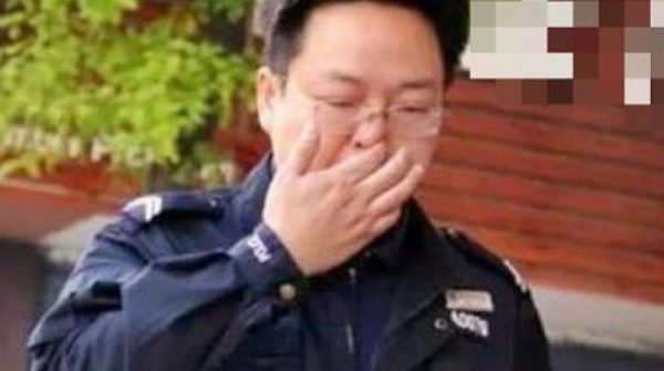 Tưởng đổi đời khi tốt nghiệp đại học top đầu, chàng trai vỡ mộng khi đi làm: 20 năm không dám họp lớp adt1764143464 dai hoc 2 7266 0 42 344 592 crop 561 anh cat 3 2 auto cropjpg