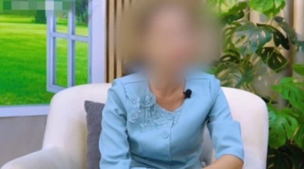 Mẹ tai biến nằm một chỗ, bố họp gia đình dẫn theo người lạ về, đưa ra yêu cầu khiến cả nhà náo loạn adt1764234977 1415 754 thumbnail auto crop 750x563 anh cat 3 2 auto cropjpg