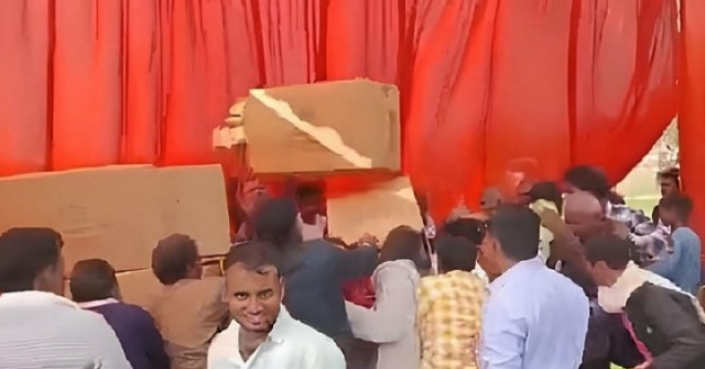 Đám cưới tập thể hỗn loạn vì tranh đồ ăn adt1764581649 383e5afb9e696b0e4babae99b86e4b 7310 anh cat 3 2 auto cropjpg 1