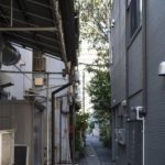 Mua nhà 5 tỷ, vợ chồng trẻ nổi da gà với hành động mỗi sáng của hàng xóm adt1764816444 mua nha 5 ty vo chong tre noi da ga anh cat 3 2 auto cropjpg