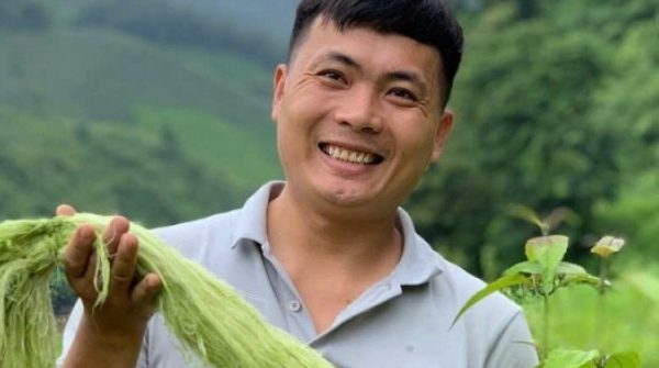 Kỹ sư bỏ việc ở Nhật, về quê biến rác thành vải lụa adt1764984390 1 2025 12 04t 935 7563 3150 8537 anh cat 3 2 auto cropjpg