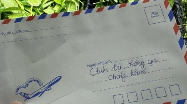 Đi 500km thăm thông gia gặp nạn, vợ chồng nghèo gửi quà khiến cả nhà xúc động 27 Đi 500km thăm thông gia gặp nạn, vợ chồng nghèo gửi quà khiến cả nhà xúc động adt1765066035 di 500km tham thong gia gap nan vo c anh cat 3 2 auto cropjpg