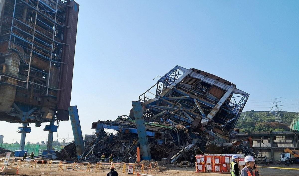 Sập công trình quan trọng tại nhà máy điện Hàn Quốc, nhiều người bị mắc kẹt- Ảnh 3.