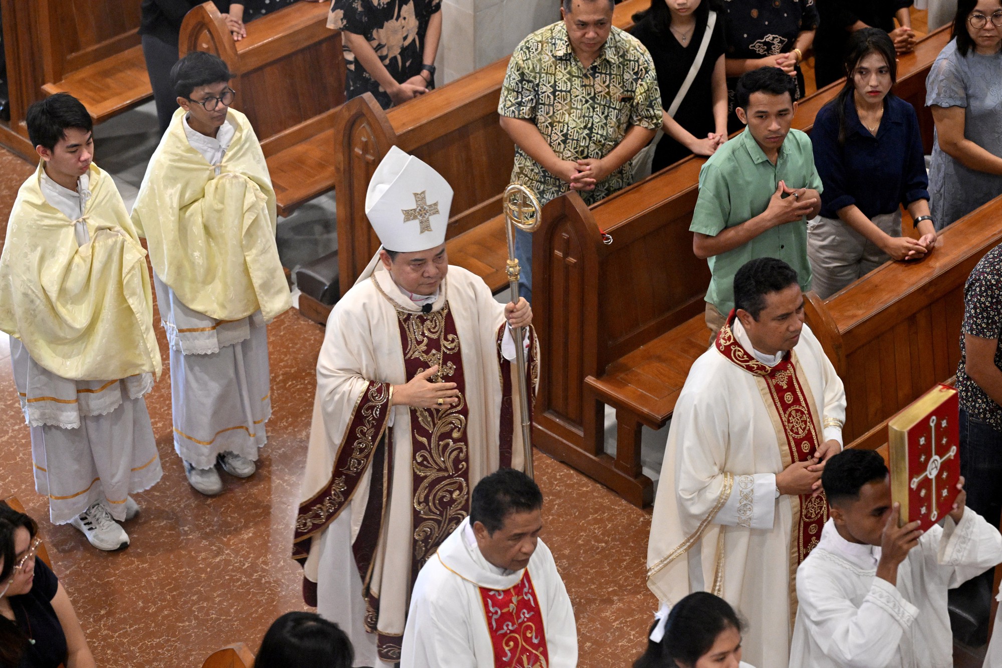 Những khoảnh khắc đáng nhớ trong tang lễ Giáo hoàng Francis- Ảnh 2. Những khoảnh khắc đáng nhớ trong tang lễ Giáo hoàng Francis- Ảnh 2.