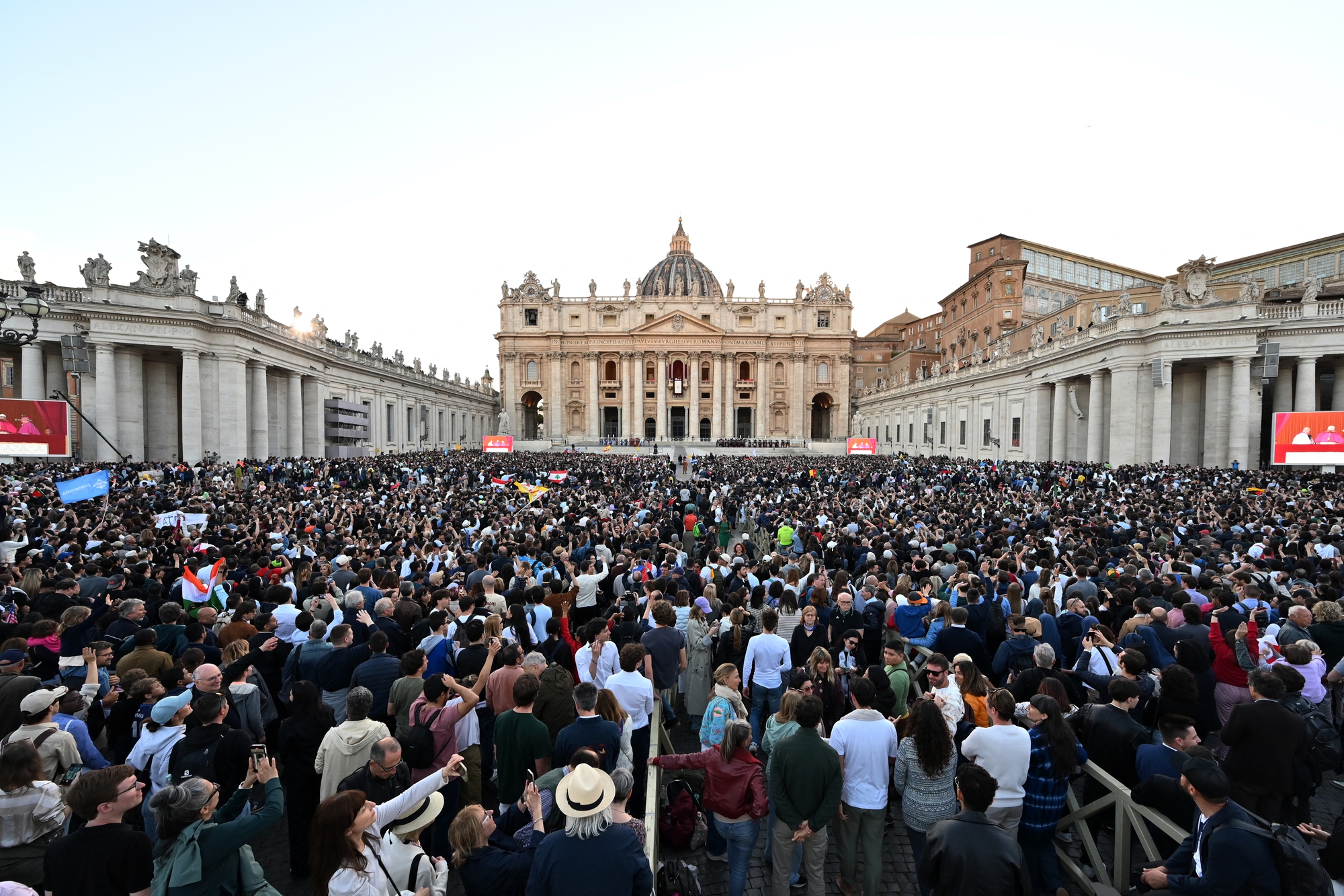 Tân Giáo hoàng Leo XIV phát biểu trong lần xuất hiện đầu tiên- Ảnh 5.
