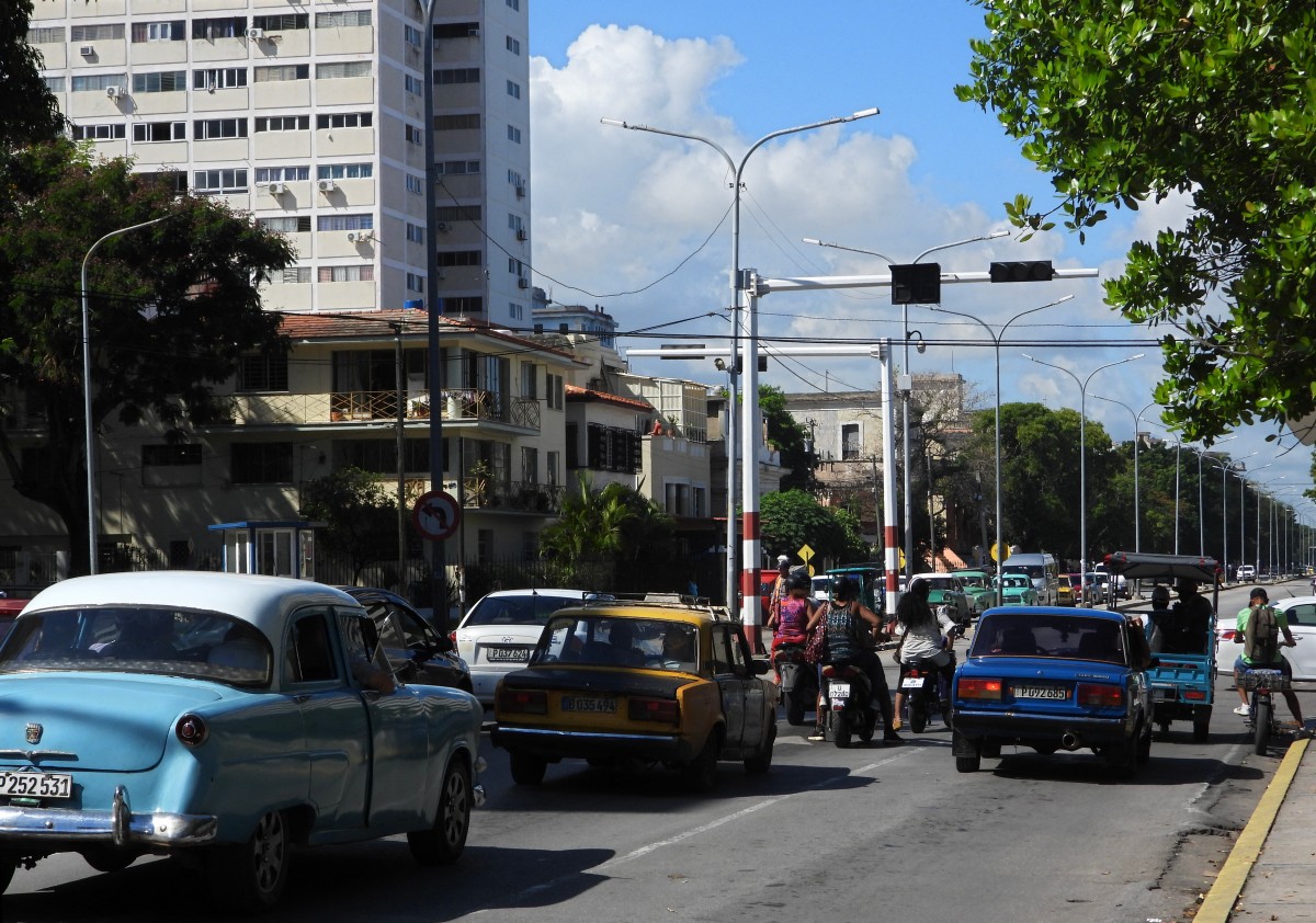 Cuba rơi vào cảnh mất điện toàn quốc do lưới điện sụp đổ- Ảnh 2.
