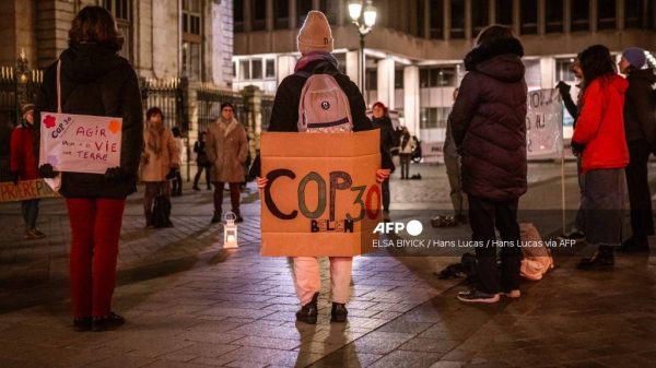 Cháy lớn làm gián đoạn đàm phán tại COP30, hàng nghìn đại biểu phải sơ tán afp 20251117 hl ebiyick 2959749 v1 mockup franceactivismsilencecerclecoplyon 03570802049167487484127 1763708412617 17637084128621705735141