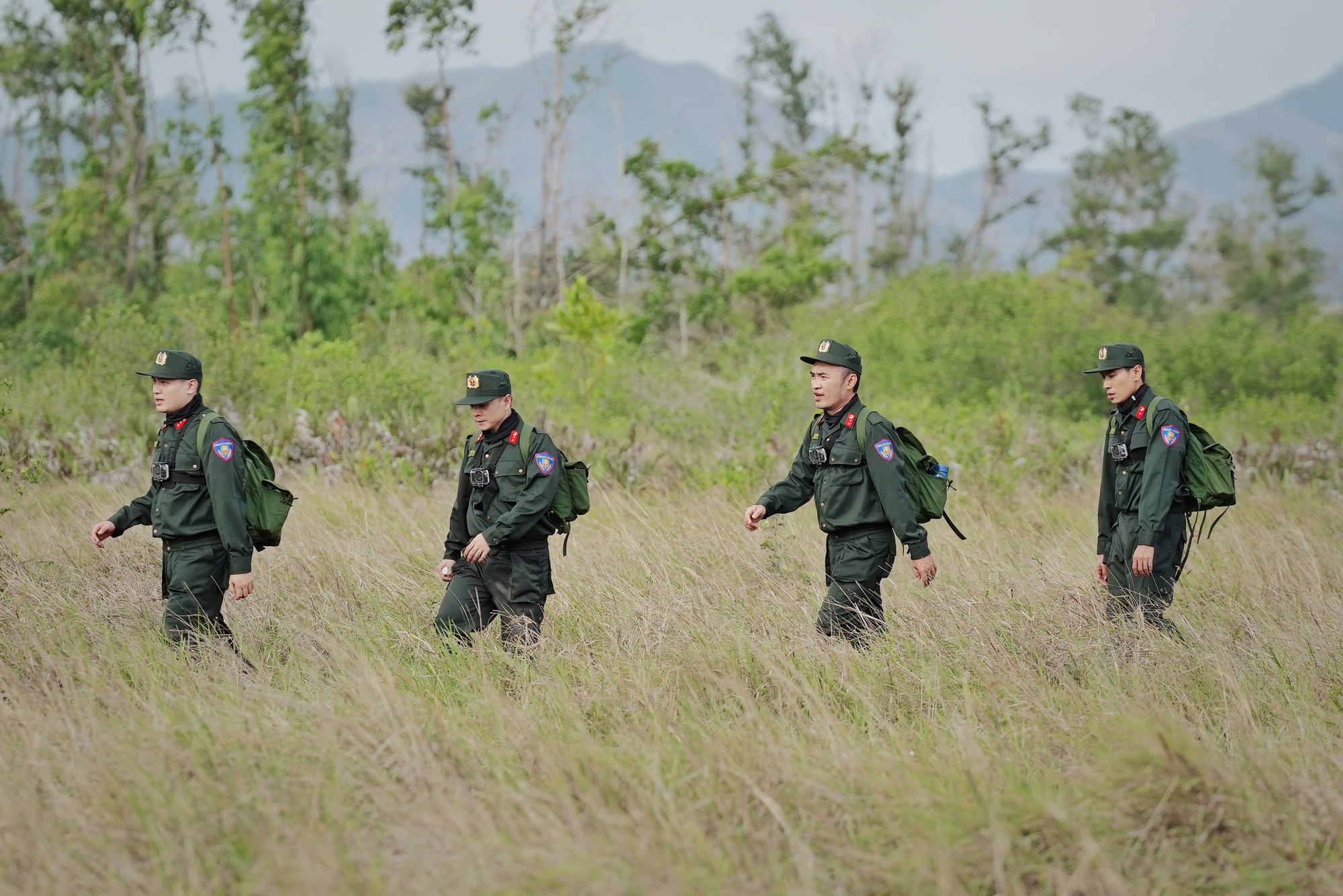 Tập 7 Chiến sĩ quả cảm: Liên Bỉnh Phát rời chương trình vì chấn thương nặng, Binz sốc khi chứng kiến 1 cảnh tượng!- Ảnh 4. Tập 7 Chiến sĩ quả cảm: Liên Bỉnh Phát rời chương trình vì chấn thương nặng, Binz sốc khi chứng kiến 1 cảnh tượng!- Ảnh 4.