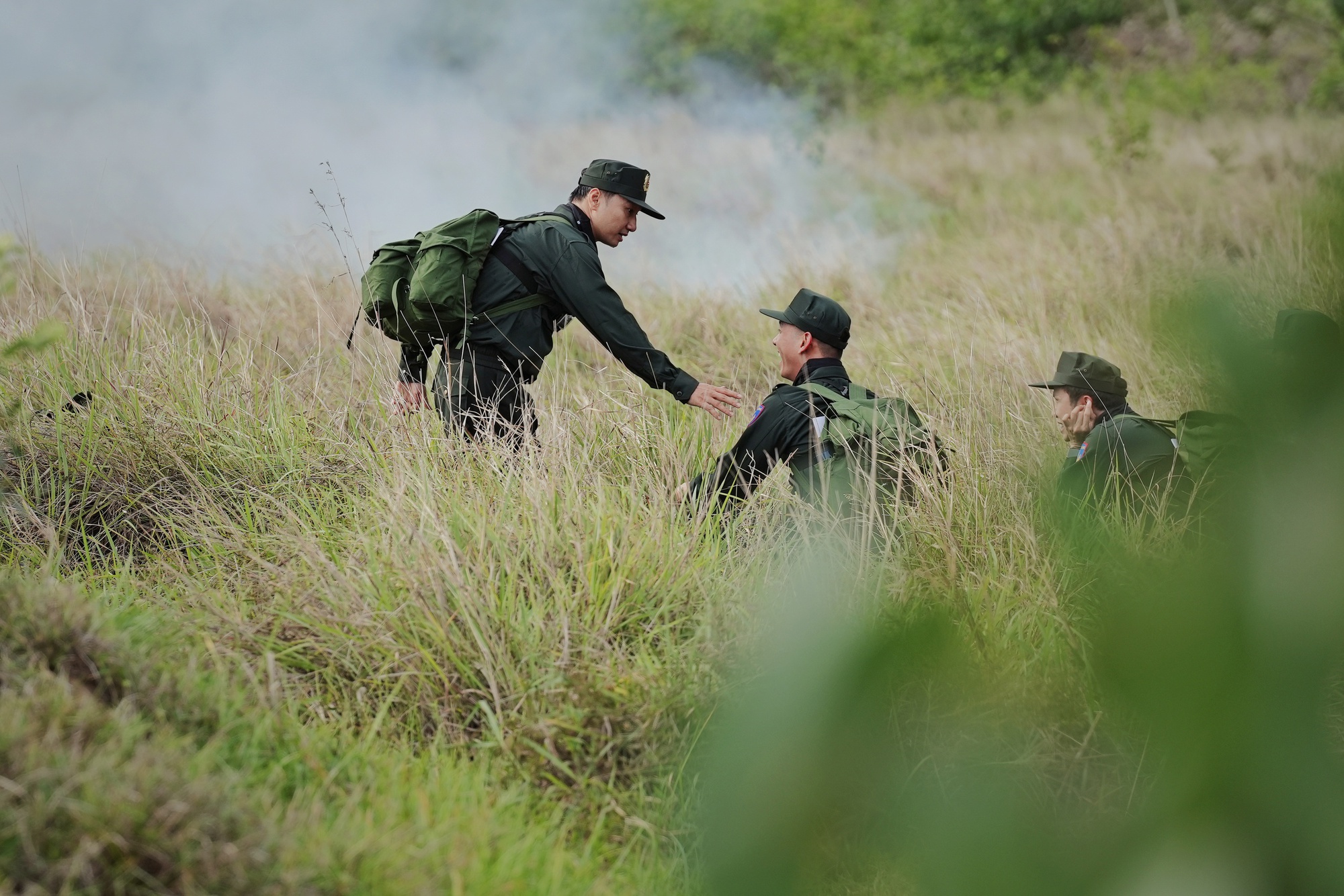 Tập 7 Chiến sĩ quả cảm: Liên Bỉnh Phát rời chương trình vì chấn thương nặng, Binz sốc khi chứng kiến 1 cảnh tượng!- Ảnh 6. Tập 7 Chiến sĩ quả cảm: Liên Bỉnh Phát rời chương trình vì chấn thương nặng, Binz sốc khi chứng kiến 1 cảnh tượng!- Ảnh 6.
