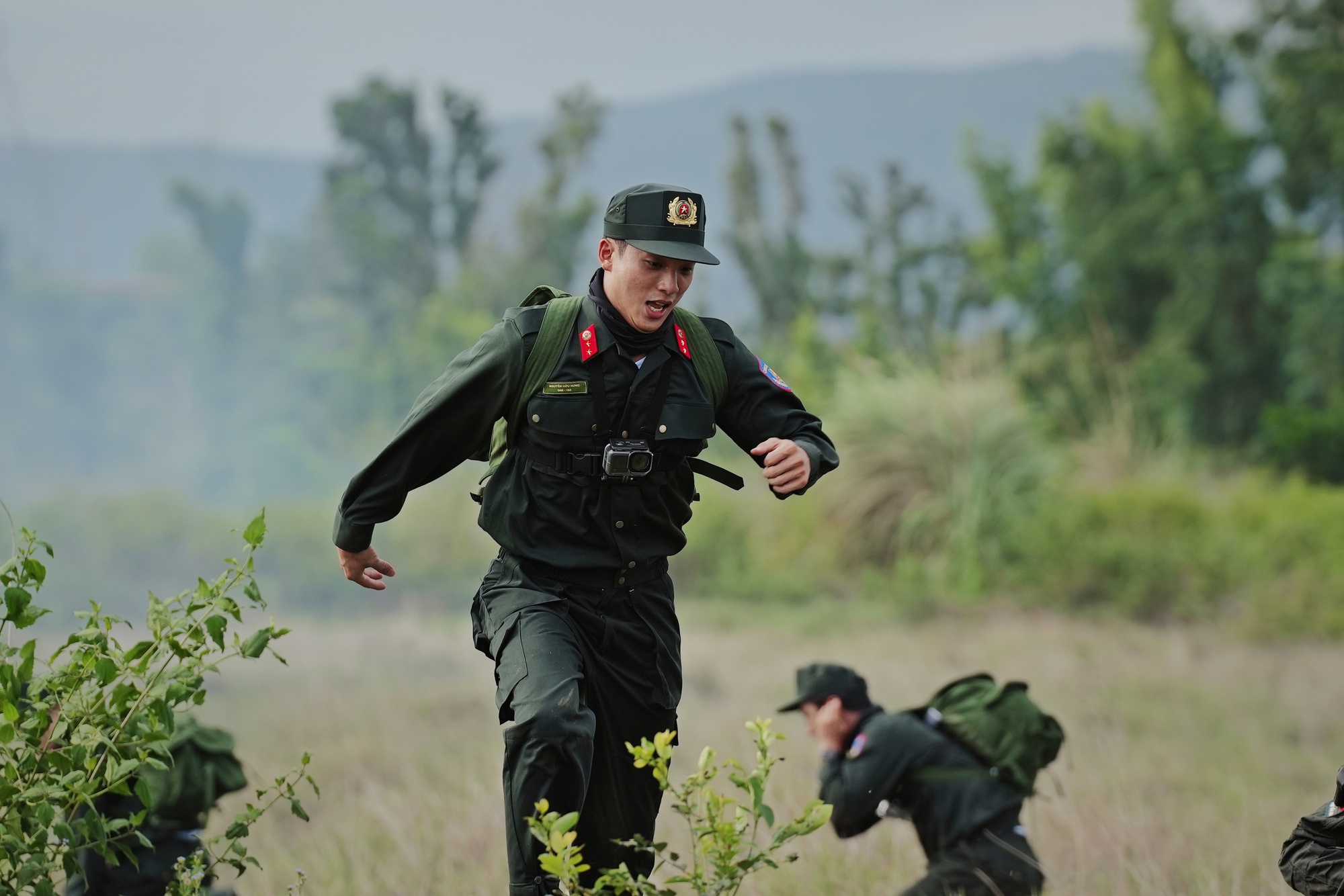 Tập 7 Chiến sĩ quả cảm: Liên Bỉnh Phát rời chương trình vì chấn thương nặng, Binz sốc khi chứng kiến 1 cảnh tượng!- Ảnh 5. Tập 7 Chiến sĩ quả cảm: Liên Bỉnh Phát rời chương trình vì chấn thương nặng, Binz sốc khi chứng kiến 1 cảnh tượng!- Ảnh 5.