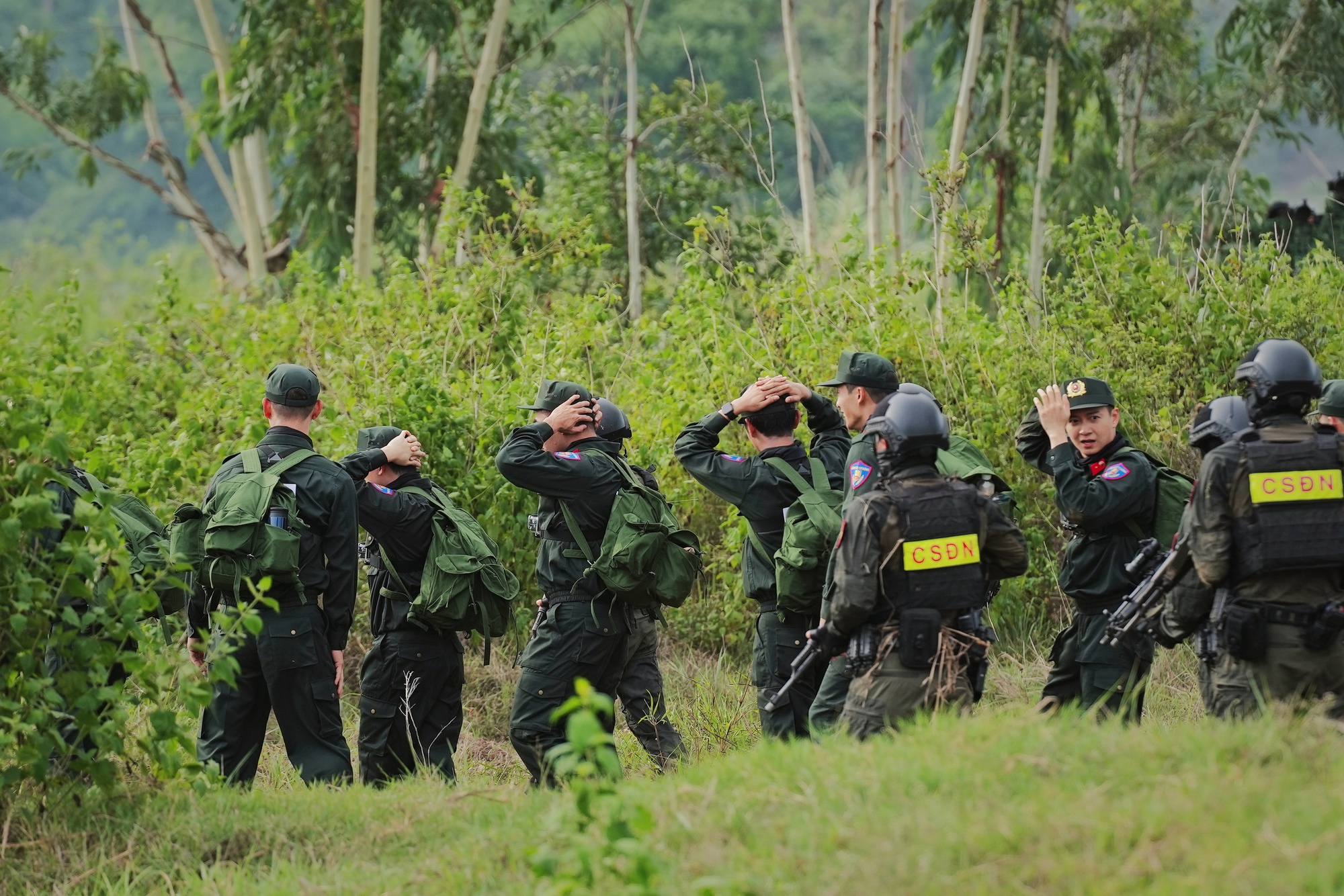 Tập 7 Chiến sĩ quả cảm: Liên Bỉnh Phát rời chương trình vì chấn thương nặng, Binz sốc khi chứng kiến 1 cảnh tượng!- Ảnh 3. Tập 7 Chiến sĩ quả cảm: Liên Bỉnh Phát rời chương trình vì chấn thương nặng, Binz sốc khi chứng kiến 1 cảnh tượng!- Ảnh 3.