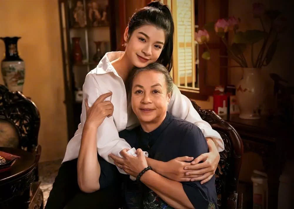 Phim Việt giờ vàng dạo này toàn hoa với nắng, đến cả tên phim cũng quá nghèo nàn- Ảnh 7.