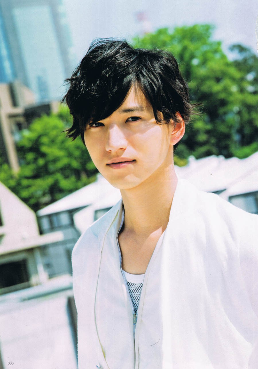 Bức hình chụp cùng trai đẹp khiến