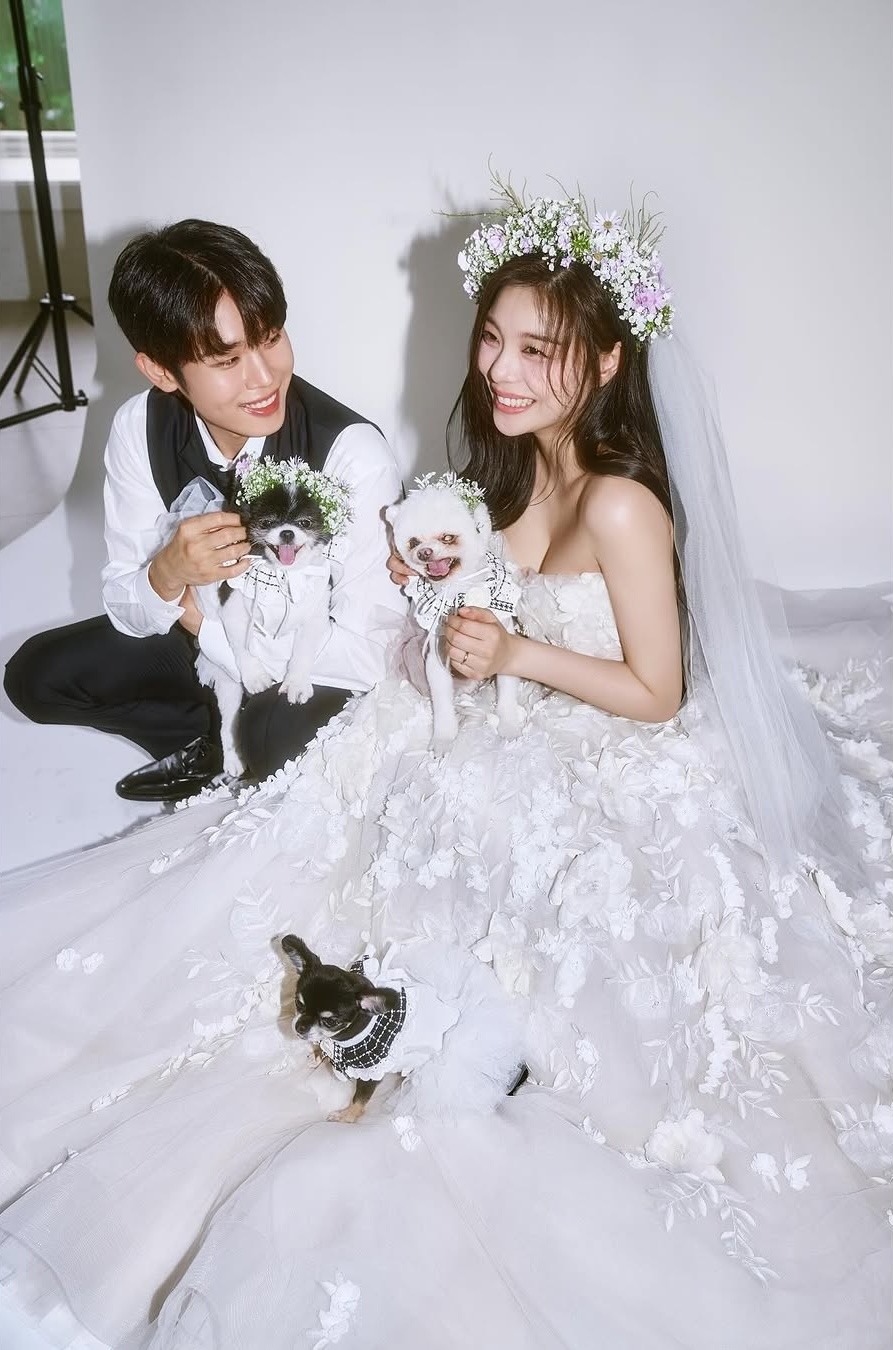 5 màn “thoát ế” làm chao đảo showbiz: Cú lừa thế kỷ này cũng không sốc bằng Kim Jong Kook bỗng dưng lấy vợ!- Ảnh 4. 5 màn “thoát ế” làm chao đảo showbiz: Cú lừa thế kỷ này cũng không sốc bằng Kim Jong Kook bỗng dưng lấy vợ!- Ảnh 4.