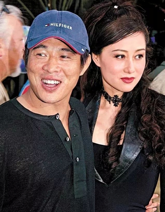 Hoa hậu nắm trong tay 7.000 tỷ, có cuộc sống bí ẩn nhất showbiz là ai?- Ảnh 6.