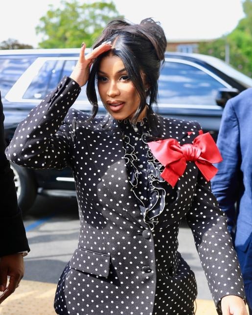 Trần đời chưa thấy ai hầu toà như sao nữ này: Hết cợt nhả, ngủ gục, rồi lại xô xát ngay sau xét xử!- Ảnh 1. Trần đời chưa thấy ai hầu toà như sao nữ này: Hết cợt nhả, ngủ gục, rồi lại xô xát ngay sau xét xử!- Ảnh 1.