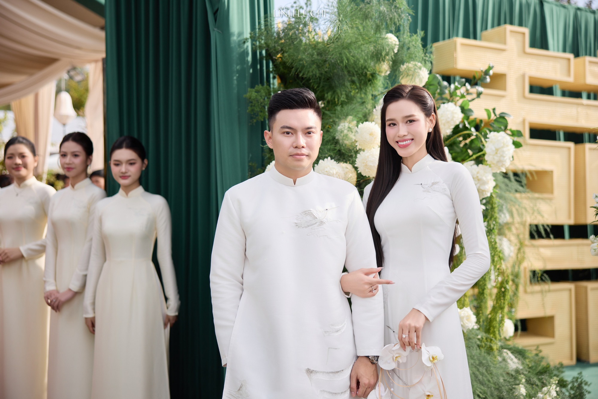 Hoa hậu Đỗ Hà khóc nức nở khi nghe bố chồng chủ tịch nói điều này trong đám cưới- Ảnh 1.