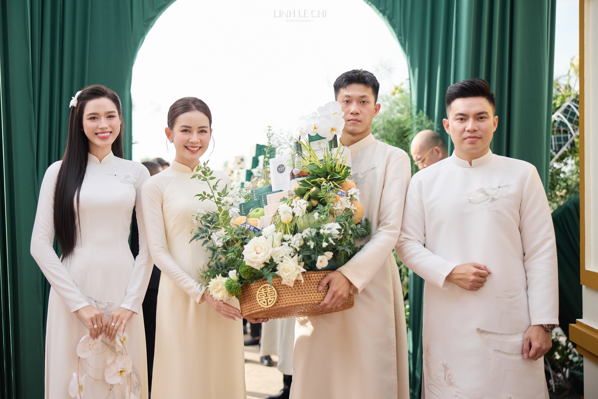 Hoa hậu Đỗ Hà khóc nức nở khi nghe bố chồng chủ tịch nói điều này trong đám cưới- Ảnh 7.