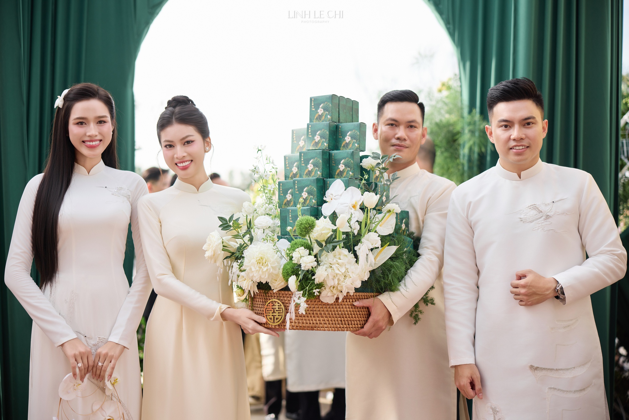 Hoa hậu Đỗ Hà khóc nức nở khi nghe bố chồng chủ tịch nói điều này trong đám cưới- Ảnh 9.