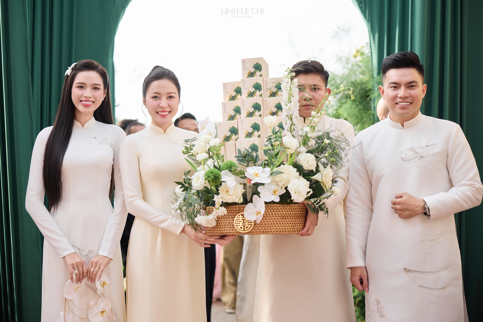 Hoa hậu Đỗ Hà khóc nức nở khi nghe bố chồng chủ tịch nói điều này trong đám cưới- Ảnh 8.