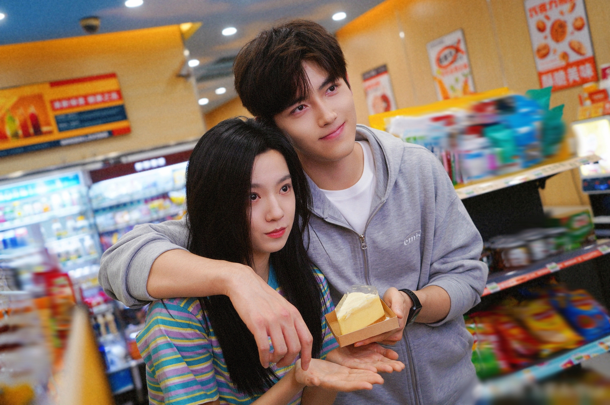 Đám cưới đang viral khắp Trung Quốc: Cô dâu đẹp tới mức không thể tin nổi, chú rể là thiếu gia giàu nức tiếng- Ảnh 4. Đám cưới đang viral khắp Trung Quốc: Cô dâu đẹp tới mức không thể tin nổi, chú rể là thiếu gia giàu nức tiếng- Ảnh 4.