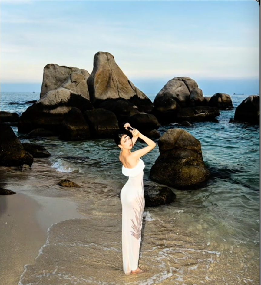 Ngọc Trinh lộ body thật qua camera thường, netizen so ảnh đã qua chỉnh sửa liền nói 1 câu!- Ảnh 5.