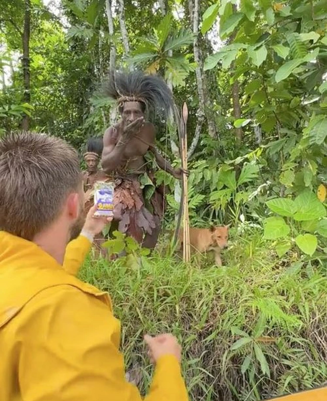 YouTuber suýt bị tấn công khi xâm nhập vùng đất của