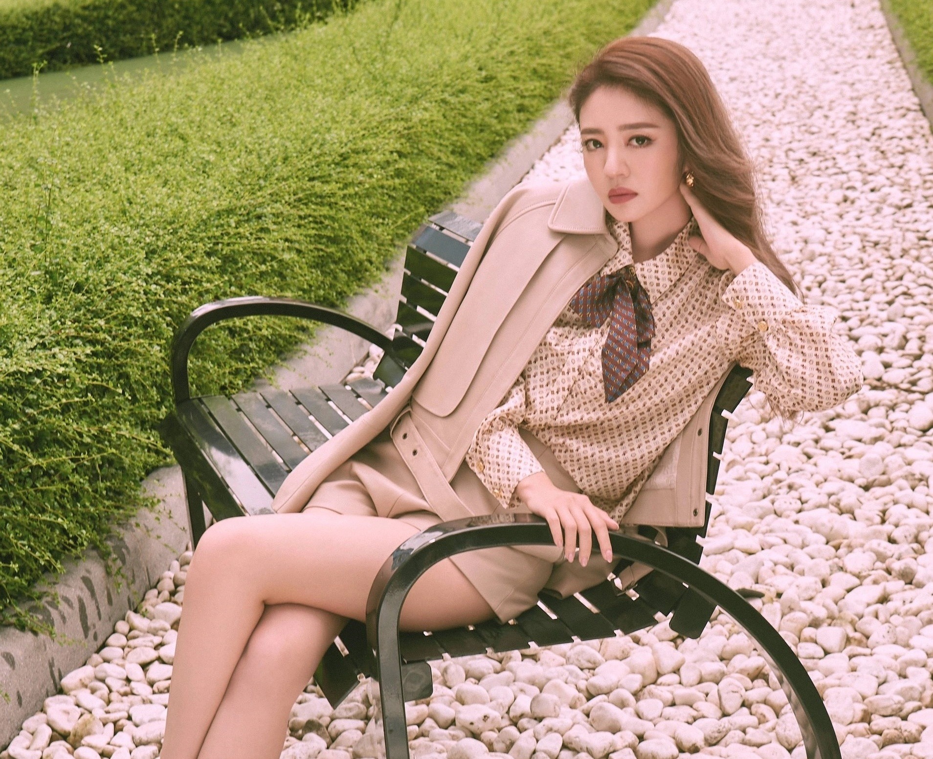 "Nữ diễn viên phim giờ vàng" cắt đứt quan hệ sau khi chồng đại gia bị bắt andihien2a 17601521806801535778401 1760157181642 17601571834401513805755